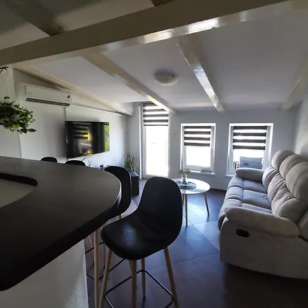 Katy Apartment *